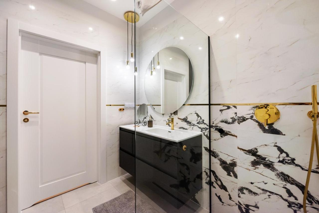 Wola Marble Apartment Warsawa Bagian luar foto